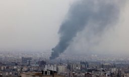 Al menos 1.245 personas han fallecido en Irán desde que comenzó el conflicto en Medio Oriente, según organización de DD.HH.