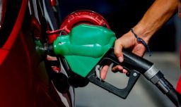 Alza de los combustibles: Economistas analizan la medida del gobierno de Kast