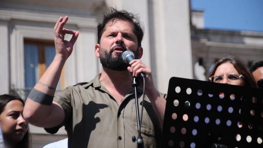 Boric se despide de sus seguidores en La Moneda: "Me voy con la cabeza en alto y las manos limpias"