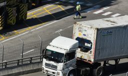 Camioneros advierten posibles movilizaciones por alza del diésel: "Con ese precio no podemos salir a trabajar"