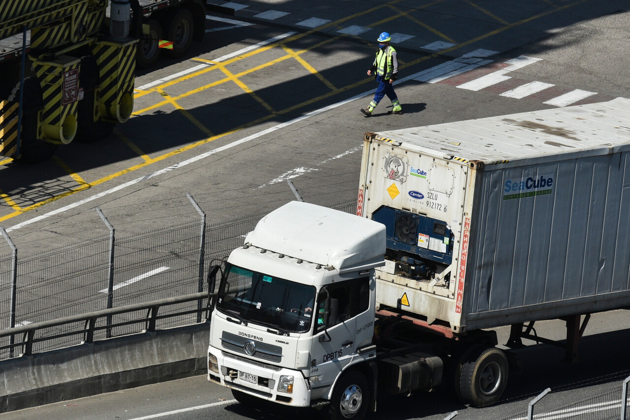 Camioneros advierten posibles movilizaciones por alza del diésel: "Con ese precio no podemos salir a trabajar"