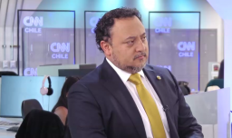 Fiscal Carrera afirma que solo el “Ministerio Público le ha dado la calidad de imputado a Chadwick” y descarta “presiones políticas” en la investigación