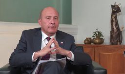 "Yo no voy a retroceder" y "no estoy aquí para ganar una candidatura": Ministro Quiroz descarta dar pie atrás a medidas económicas ante eventuales presiones políticas o sociales