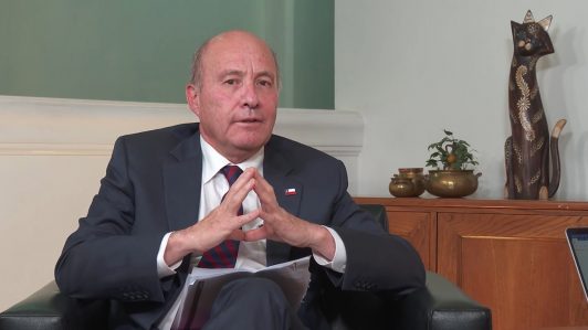 "Yo no voy a retroceder" y "no estoy aquí para ganar una candidatura": Ministro Quiroz descarta dar pie atrás a medidas económicas ante eventuales presiones políticas o sociales