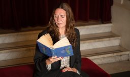 Teatro Municipal de Santiago lanza su primer club de lectura gratuito: Revisa fechas, horarios y obras que se analizarán