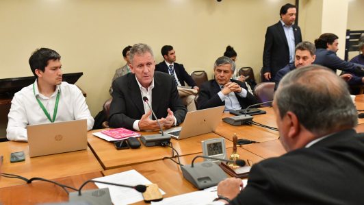 Juan Carlos Muñoz durante la comisión de obras públicas con el propósito de referirse a la situación generada en el país, a partir del proyecto de cable submarino Chile – China Express (Agencia UNO)