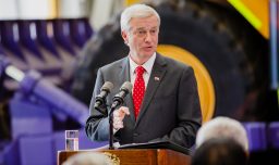 Cadem: Aprobación del presidente Kast desciende a un 47% tras anuncio de alza en las bencinas