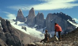 Documental revive la primera expedición que conquistó Torres del Paine en 1963 con el relato de su protagonista a los 91 años