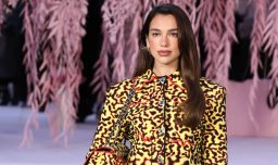 Dua Lipa se une al reparto de "Peaked", nueva comedia de A24 dirigida por Molly Gordon