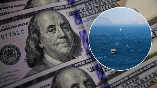 Dólar cierra al alza con un salto de casi $15 tras dichos del líder de Irán de que el estrecho de Ormuz permanecerá cerrado