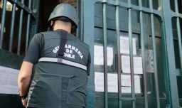 Estado deberá pagar $30 millones a estudiante detenido por error tras confusión de identidad