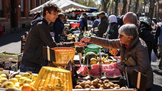 Francia alerta que petróleo a US$100 reduciría crecimiento en 0,4% y elevaría inflación en un punto porcentualq