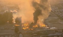 Incendio en planta industrial de CMPC en Puente Alto: Empresa dice que “no existe material químico” que pueda afectar a las personas