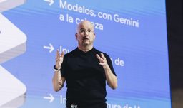 IA en Chile: El 71% de los chilenos ya la utiliza como "amplificador de decisiones" según nuevo estudio