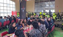 Jornada solidaria entrega más de 450 almuerzos a Bomberos y vecinos de zona afectada en Lirquén