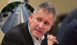 "Trasciende gobiernos y debe continuar...": Exministro Juan Carlos Muñoz critica suspensión de ciclovía Alameda