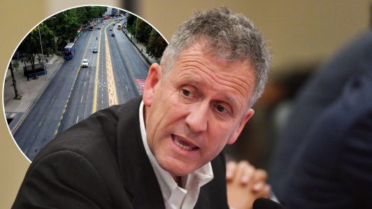 "Trasciende gobiernos y debe continuar...": Exministro Juan Carlos Muñoz critica suspensión de ciclovía Alameda