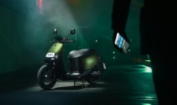 Motos eléctricas ganan terreno frente al alza de la gasolina: Ahorro de hasta un 60% en costos de operación