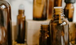 OMS alerta sobre productos de salud irregulares y expertos advierten vacío regulatorio en Chile