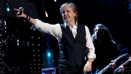 Paul McCartney anuncia nuevo álbum "The Boys Of Dungeon Lane" y estrena nostálgico sencillo "Days We Left Behind"