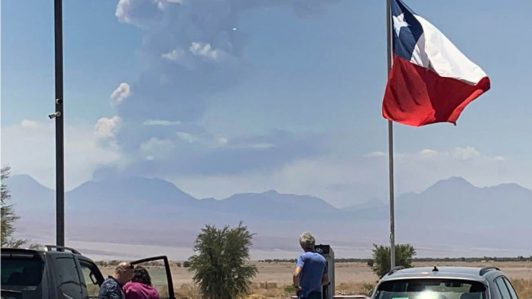 Por incremento de actividad sísmica y térmica: Sernageomin eleva a alerta amarilla al volcán Láscar