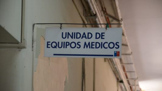 Presidente Kast firma decreto que declara alerta sanitaria oncológica: Listas de espera superarían los 27 mil pacientes 