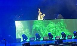 HorsegiirL desbocó el Perry's Stage: la DJ "therian" convirtió su show en una fiesta de representación y ritmos hipnóticos