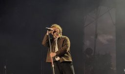 Lewis Capaldi hizo de la emoción su mayor fuerza en Lollapalooza Chile 2026