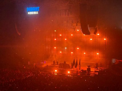 Brutalismus 3000 hizo retumbar el Perry's Stage con su hard bass experimental en la noche de cierre de Lollapalooza 2026