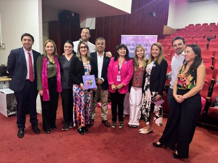 Lanzan primera guía en Chile para el cáncer de mama triple negativo, principal causa de muerte en mujeres chilenas