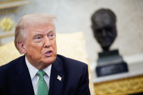 Trump plantea reapertura del estrecho de Ormuz y sugiere administración compartida con Irán