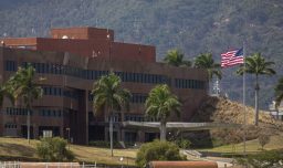 Estados Unidos anuncia que reanudará operaciones en su embajada en Caracas