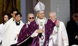 Papa León XIV portará la cruz en su primer viacrucis de Viernes Santo en el Coliseo romano