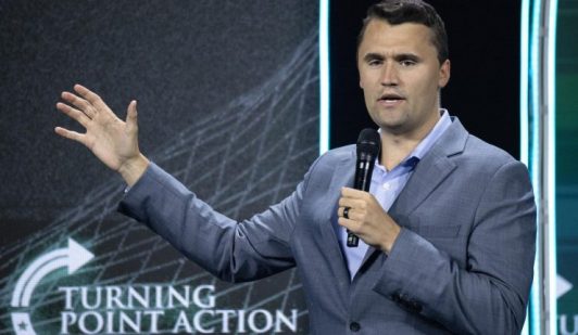 Informe reveló que bala que mató a Charlie Kirk y arma del crimen no están vinculadas: Defensa del sospechoso pide aplazar audiencia
