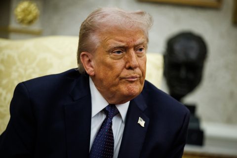 "Abran el jodido estrecho, malditos locos": Donald Trump amenaza con atacar este martes a Irán