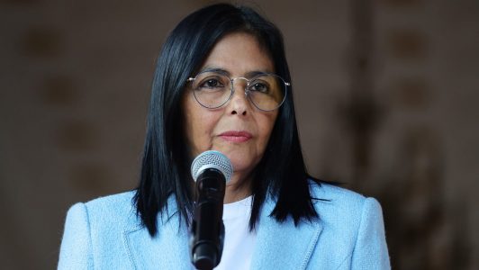 Delcy Rodríguez anunció que diplomáticos venezolanos viajarán a EE.UU. para el inicio de relaciones bilaterales