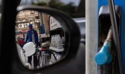 Petróleo superó los 100 dólares por barril a pesar de la histórica liberación de reservas de emergencia