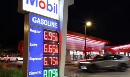 El precio de la gasolina en Estados Unidos alcanzó los US$ 4 por galón, el valor más alto desde 2022