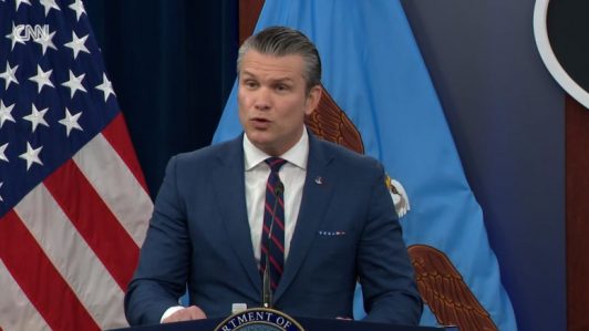 La Casa Blanca dice que Estados Unidos no busca atacar civiles, pero no descarta ser responsable del bombardeo de una escuela de niñas iraní