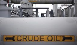 EE.UU. levanta temporalmente sanciones sobre 140 millones de barriles de petróleo iraní