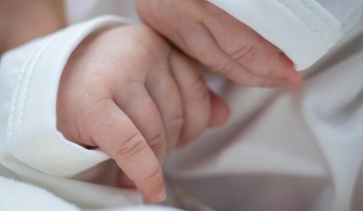 Alza del 1% en nacimientos según INE Alza del 1% en nacimientos según INE