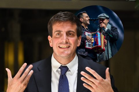 "Me da un poco de pena esta canción": Diego Schalper sorprende cantando famoso tema de Los Vásquez