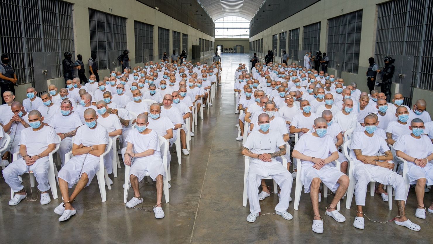 Casi 500 pandilleros van a un megajuicio por 86 asesinatos en El Salvador: Cómo fue ese violento fin de semana de 2022