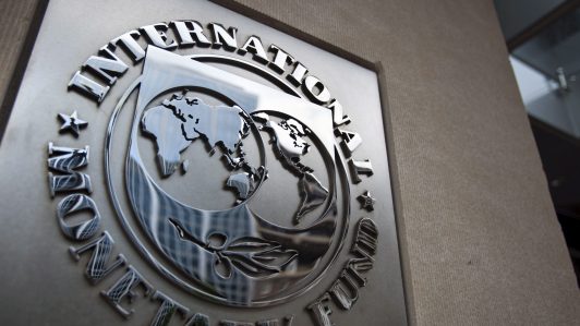 FMI mejora proyección para Chile: Crecimiento del PIB llegaría a 2,4% en 2026