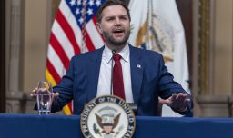 Vicepresidente de Estados Unidos bromea y dice que la primera propuesta de paz de Irán se redactó "con ChatGPT"