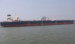 Irán abre el estrecho de Ormuz para tránsito de buques con ayuda humanitaria y productos esenciales