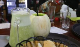 Taste Atlas destaca al melón con vino entre los 10 mejores cócteles de vino del mundo