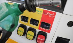 Nueva alza de combustibles este 16 de abril: Proyectan que gasolina podría subir $85 y diésel $75