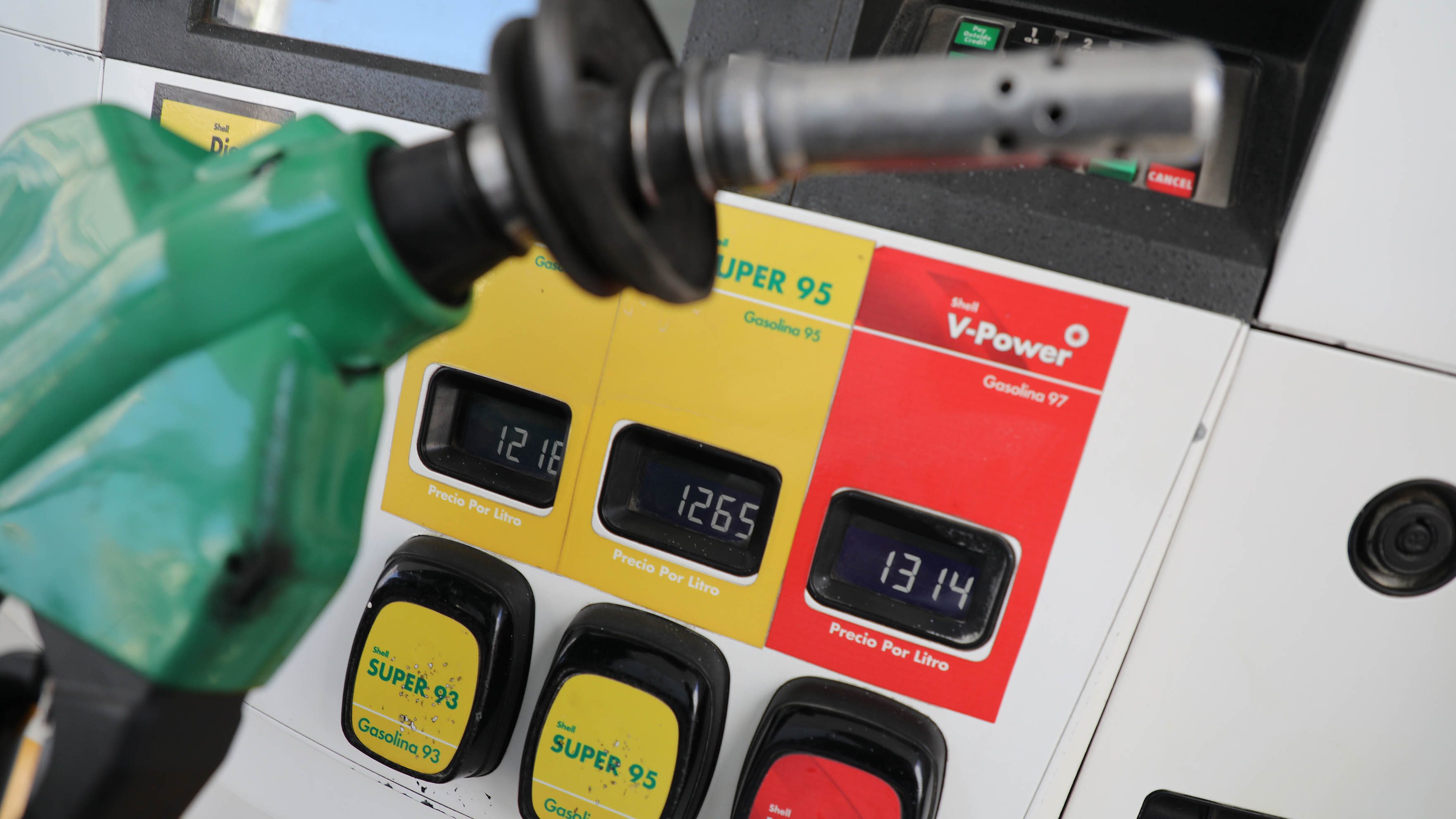 Bencina subiría $85 desde este 16 de abril: Proyectan que nueva alza del combustible podría extenderse hasta mayo