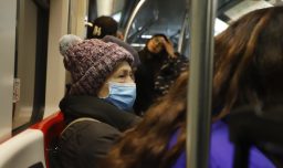 Comenzó a regir uso obligatorio de mascarilla en servicios de urgencia públicos y privados: ¿Quiénes deben usarla?